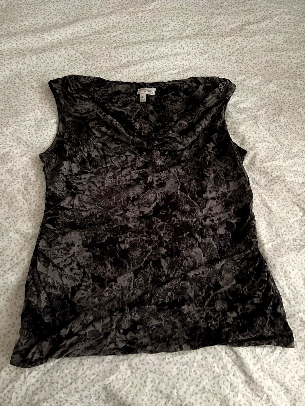 Black and gray dark floral pattern top